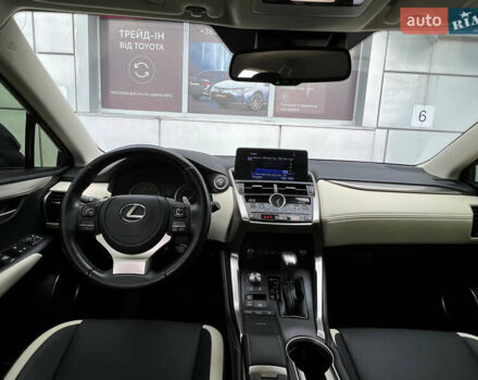 Серый Лексус НХ, объемом двигателя 2 л и пробегом 40 тыс. км за 35000 $, фото 7 на Automoto.ua