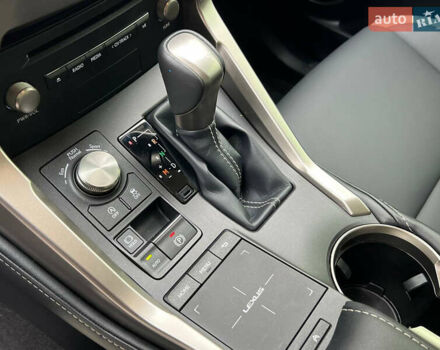 Серый Лексус НХ, объемом двигателя 2 л и пробегом 40 тыс. км за 35000 $, фото 17 на Automoto.ua