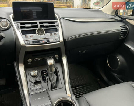 Сірий Лексус НХ, об'ємом двигуна 1.99 л та пробігом 60 тис. км за 34500 $, фото 34 на Automoto.ua