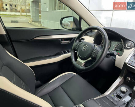 Серый Лексус НХ, объемом двигателя 2 л и пробегом 40 тыс. км за 35000 $, фото 4 на Automoto.ua
