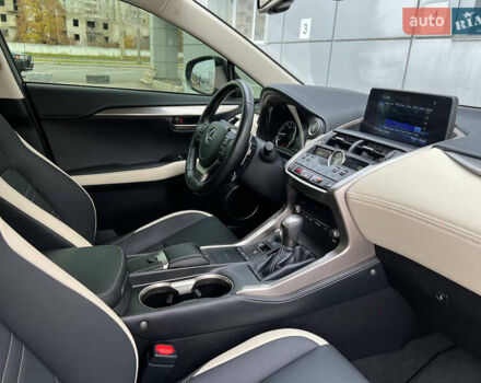 Серый Лексус НХ, объемом двигателя 2 л и пробегом 40 тыс. км за 35000 $, фото 3 на Automoto.ua