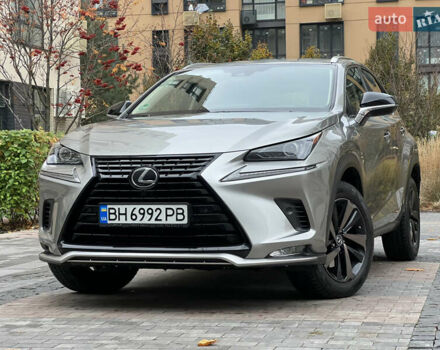 Сірий Лексус НХ, об'ємом двигуна 1.99 л та пробігом 60 тис. км за 34500 $, фото 5 на Automoto.ua