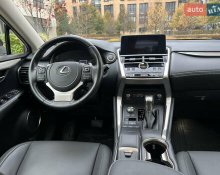 Сірий Лексус НХ, об'ємом двигуна 1.99 л та пробігом 60 тис. км за 34500 $, фото 32 на Automoto.ua