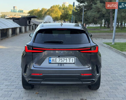 Серый Лексус НХ, объемом двигателя 2 л и пробегом 39 тыс. км за 42500 $, фото 4 на Automoto.ua