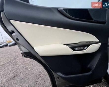 Сірий Лексус НХ, об'ємом двигуна 2.5 л та пробігом 23 тис. км за 52500 $, фото 32 на Automoto.ua