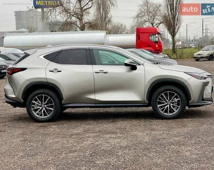 Сірий Лексус НХ, об'ємом двигуна 2.5 л та пробігом 23 тис. км за 52500 $, фото 3 на Automoto.ua