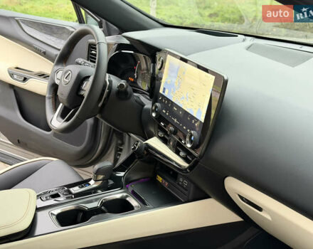 Сірий Лексус НХ, об'ємом двигуна 2.49 л та пробігом 13 тис. км за 54000 $, фото 18 на Automoto.ua