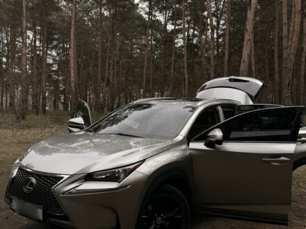 Сірий Лексус НХ, об'ємом двигуна 2 л та пробігом 108 тис. км за 25000 $, фото 1 на Automoto.ua