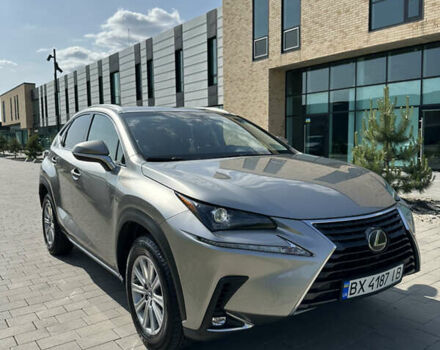Сірий Лексус НХ, об'ємом двигуна 2 л та пробігом 57 тис. км за 29200 $, фото 1 на Automoto.ua