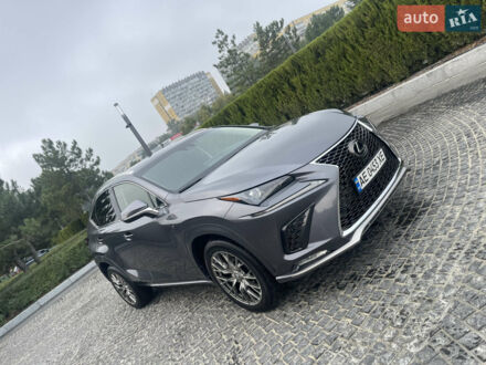 Сірий Лексус НХ, об'ємом двигуна 2 л та пробігом 90 тис. км за 29999 $, фото 1 на Automoto.ua