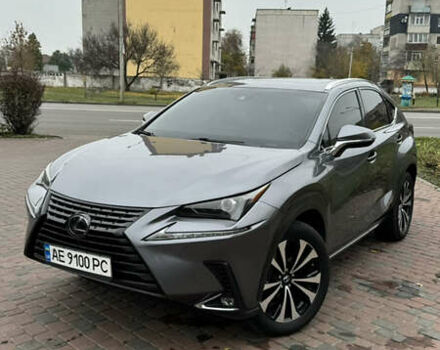 Серый Лексус НХ, объемом двигателя 2 л и пробегом 69 тыс. км за 30900 $, фото 1 на Automoto.ua