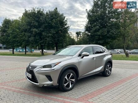 Сірий Лексус НХ, об'ємом двигуна 2 л та пробігом 85 тис. км за 30500 $, фото 1 на Automoto.ua