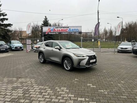 Серый Лексус НХ, объемом двигателя 2.5 л и пробегом 30 тыс. км за 43600 $, фото 1 на Automoto.ua