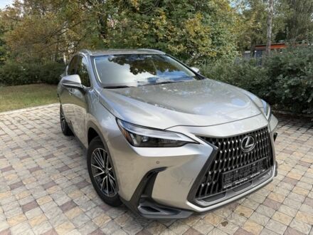 Сірий Лексус НХ, об'ємом двигуна 2 л та пробігом 34 тис. км за 24490 $, фото 1 на Automoto.ua