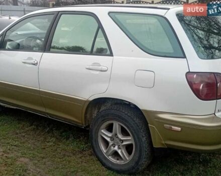 Белый Лексус РХ, объемом двигателя 3 л и пробегом 300 тыс. км за 2800 $, фото 1 на Automoto.ua