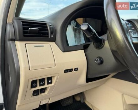 Лексус РХ 2009 в Днепре (Днепропетровске) на Automoto.ua Белый Лексус РХ, объемом двигателя 3.46 л и пробегом 210 тыс. км за 15500 $, фото 10 на Automoto.ua