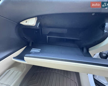 Белый Лексус РХ, объемом двигателя 3.46 л и пробегом 195 тыс. км за 18000 $, фото 18 на Automoto.ua