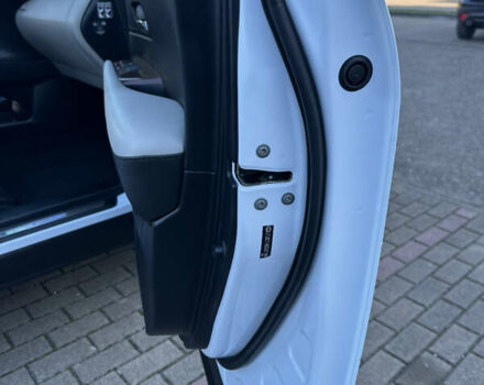 Лексус РХ 2009 у Виноградове на Automoto.ua Білий Лексус РХ, об'ємом двигуна 3.5 л та пробігом 183 тис. км за 18900 $, фото 14 на Automoto.ua