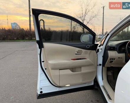 Белый Лексус РХ, объемом двигателя 3.46 л и пробегом 240 тыс. км за 15800 $, фото 66 на Automoto.ua