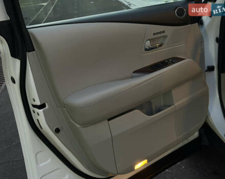 Белый Лексус РХ, объемом двигателя 3.46 л и пробегом 207 тыс. км за 16900 $, фото 35 на Automoto.ua