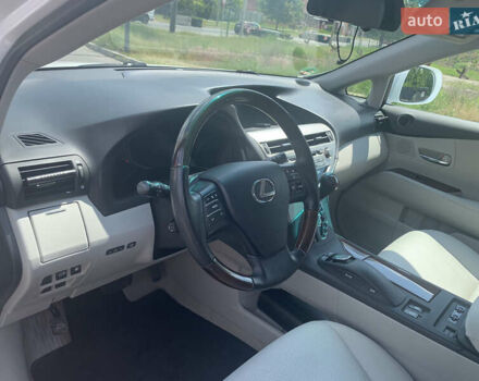 Белый Лексус РХ, объемом двигателя 3.5 л и пробегом 127 тыс. км за 18500 $, фото 25 на Automoto.ua