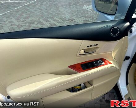 Белый Лексус РХ, объемом двигателя 3.5 л и пробегом 210 тыс. км за 17500 $, фото 4 на Automoto.ua