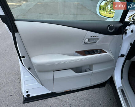 Белый Лексус РХ, объемом двигателя 3.5 л и пробегом 127 тыс. км за 19500 $, фото 4 на Automoto.ua