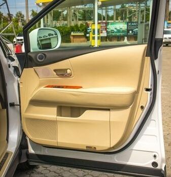 Белый Лексус РХ, объемом двигателя 3.46 л и пробегом 200 тыс. км за 20000 $, фото 14 на Automoto.ua