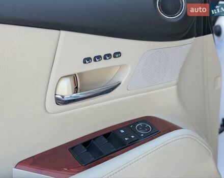 Белый Лексус РХ, объемом двигателя 3.5 л и пробегом 212 тыс. км за 16700 $, фото 52 на Automoto.ua