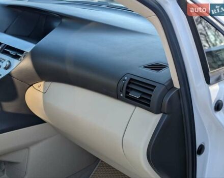 Белый Лексус РХ, объемом двигателя 3.5 л и пробегом 212 тыс. км за 16700 $, фото 79 на Automoto.ua