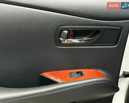 Белый Лексус РХ, объемом двигателя 3.46 л и пробегом 159 тыс. км за 16600 $, фото 30 на Automoto.ua