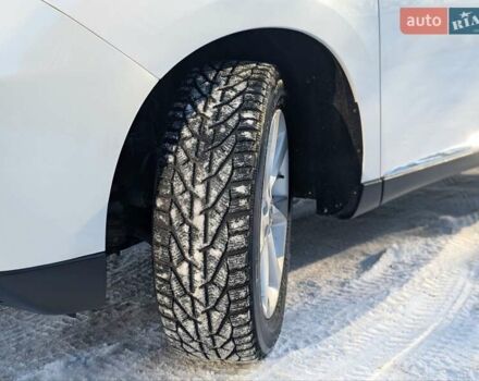 Белый Лексус РХ, объемом двигателя 3.5 л и пробегом 212 тыс. км за 16700 $, фото 8 на Automoto.ua