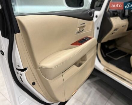 Белый Лексус РХ, объемом двигателя 3.46 л и пробегом 140 тыс. км за 17999 $, фото 72 на Automoto.ua