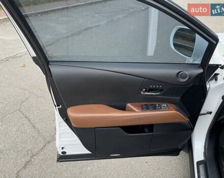 Белый Лексус РХ, объемом двигателя 3.5 л и пробегом 198 тыс. км за 17800 $, фото 1 на Automoto.ua