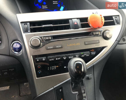 Белый Лексус РХ, объемом двигателя 3.5 л и пробегом 154 тыс. км за 27000 $, фото 14 на Automoto.ua