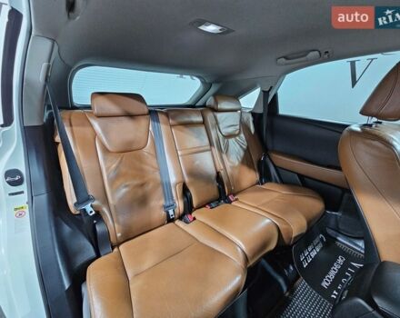 Белый Лексус РХ, объемом двигателя 3.46 л и пробегом 200 тыс. км за 21999 $, фото 6 на Automoto.ua