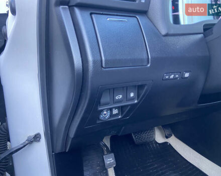 Белый Лексус РХ, объемом двигателя 3.46 л и пробегом 169 тыс. км за 19400 $, фото 17 на Automoto.ua