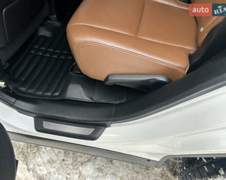 Белый Лексус РХ, объемом двигателя 3.46 л и пробегом 247 тыс. км за 23700 $, фото 26 на Automoto.ua