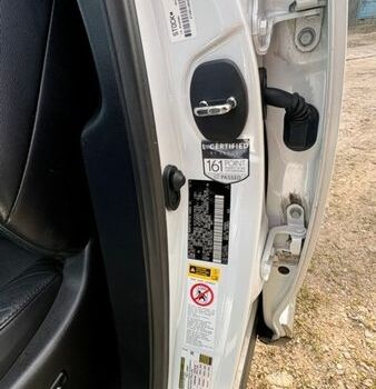 Белый Лексус РХ, объемом двигателя 3.5 л и пробегом 240 тыс. км за 24700 $, фото 25 на Automoto.ua