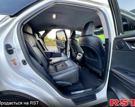 Белый Лексус РХ, объемом двигателя 2 л и пробегом 70 тыс. км за 33900 $, фото 2 на Automoto.ua