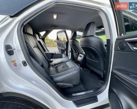 Білий Лексус РХ, об'ємом двигуна 2 л та пробігом 70 тис. км за 32900 $, фото 37 на Automoto.ua