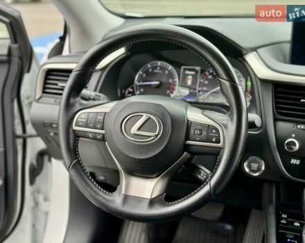 Білий Лексус РХ, об'ємом двигуна 2 л та пробігом 70 тис. км за 32900 $, фото 54 на Automoto.ua
