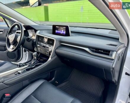 Білий Лексус РХ, об'ємом двигуна 2 л та пробігом 70 тис. км за 32900 $, фото 42 на Automoto.ua