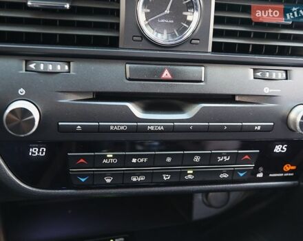 Білий Лексус РХ, об'ємом двигуна 2 л та пробігом 79 тис. км за 33000 $, фото 19 на Automoto.ua