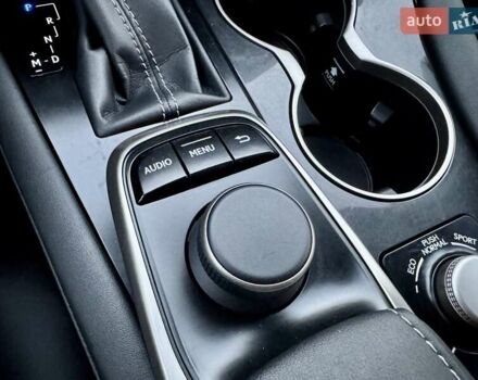 Білий Лексус РХ, об'ємом двигуна 2 л та пробігом 70 тис. км за 32900 $, фото 57 на Automoto.ua