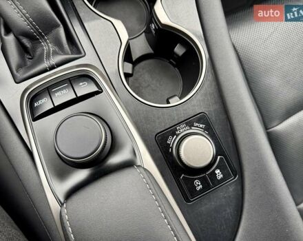 Белый Лексус РХ, объемом двигателя 2 л и пробегом 70 тыс. км за 32900 $, фото 60 на Automoto.ua