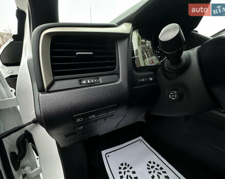 Белый Лексус РХ, объемом двигателя 3.5 л и пробегом 143 тыс. км за 33500 $, фото 103 на Automoto.ua