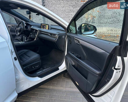 Белый Лексус РХ, объемом двигателя 2 л и пробегом 139 тыс. км за 42000 $, фото 24 на Automoto.ua