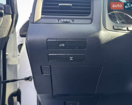 Білий Лексус РХ, об'ємом двигуна 2 л та пробігом 116 тис. км за 29300 $, фото 26 на Automoto.ua