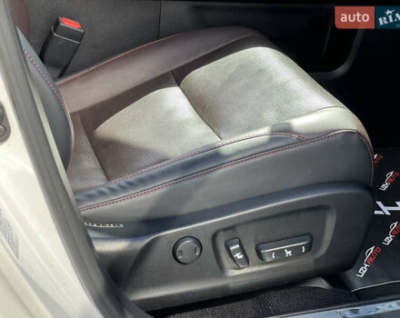 Білий Лексус РХ, об'ємом двигуна 2 л та пробігом 124 тис. км за 33900 $, фото 43 на Automoto.ua